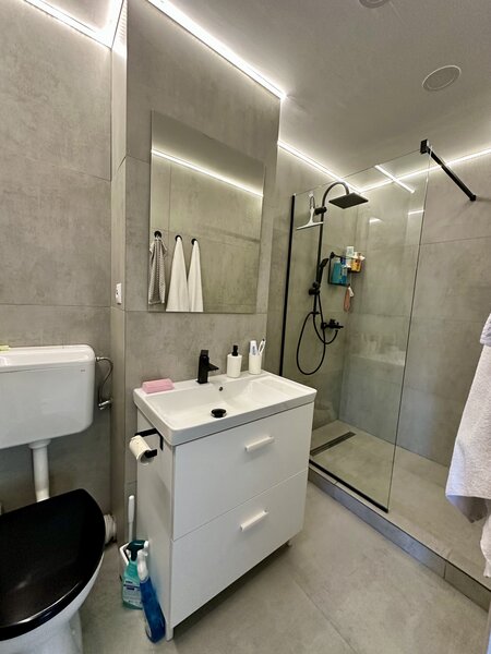 Drumul Taberei, vis a vis Auchan, bloc cu BRD an 1980