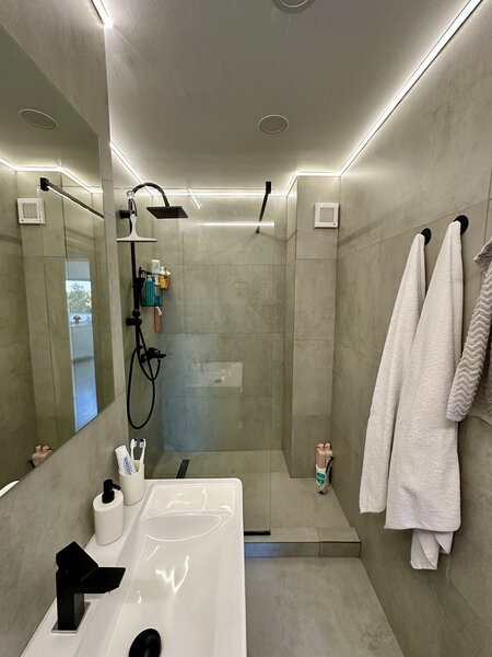 Drumul Taberei, vis a vis Auchan, bloc cu BRD an 1980